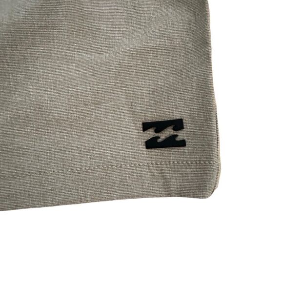 Billabong ~ Mens Hybrid Shorts ~ size 42 ~ two side pockets ~ back pockets - Picture 3 of 12